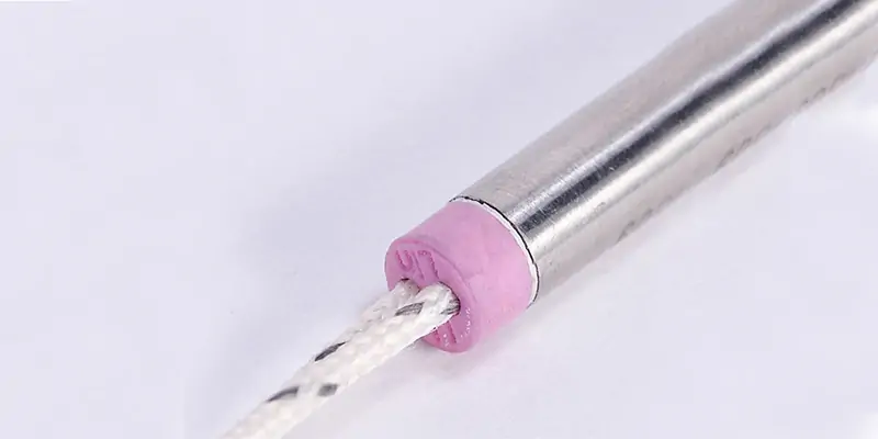 Moisture Contamination in Cartridge Heaters Cutaway diagram of a cartridge heater showing how moisture and contaminants are drawn into the unsealed end during thermal cycling