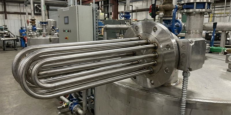 Industrial flange immersion heater with stainless steel elements